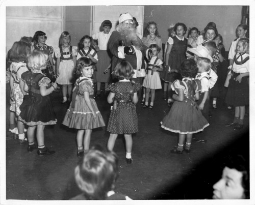 Miller performing for children as Santa Claus while pregnant with her daughter Louise in 1952.